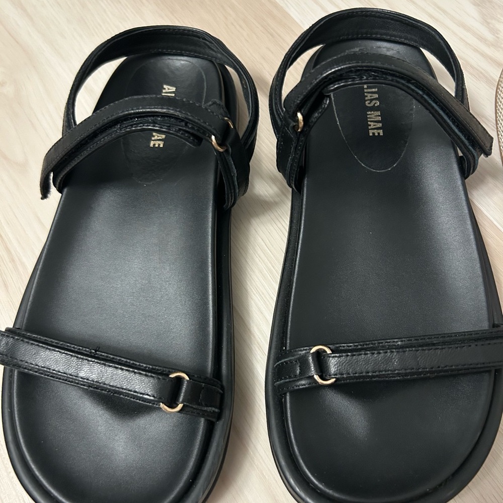 Alias Mae Elegant Black Leather Sandals